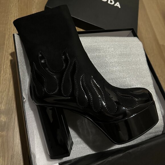 Brand new trendy platform boots – Size 7 - Picture 4 of 8